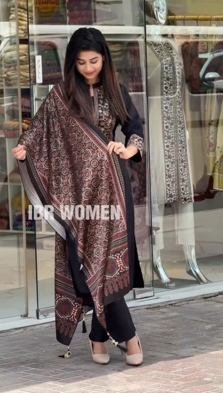 Liksha – A Signature pair with dupatta.