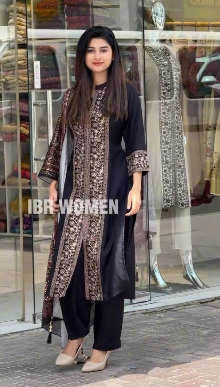 Liksha – A Signature pair with dupatta.