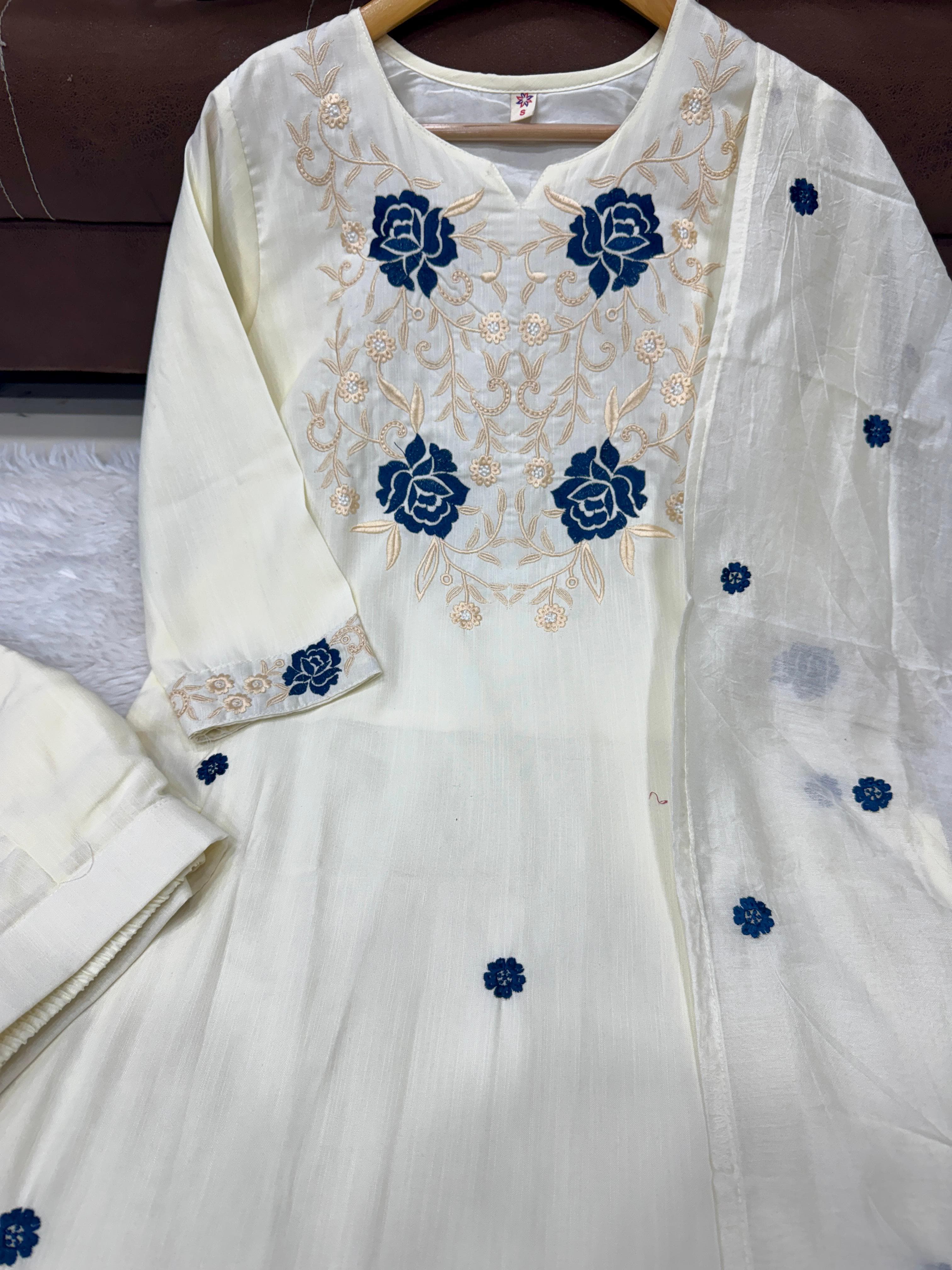 Etusha Heavy White Designer Suit Set & Dupatta.