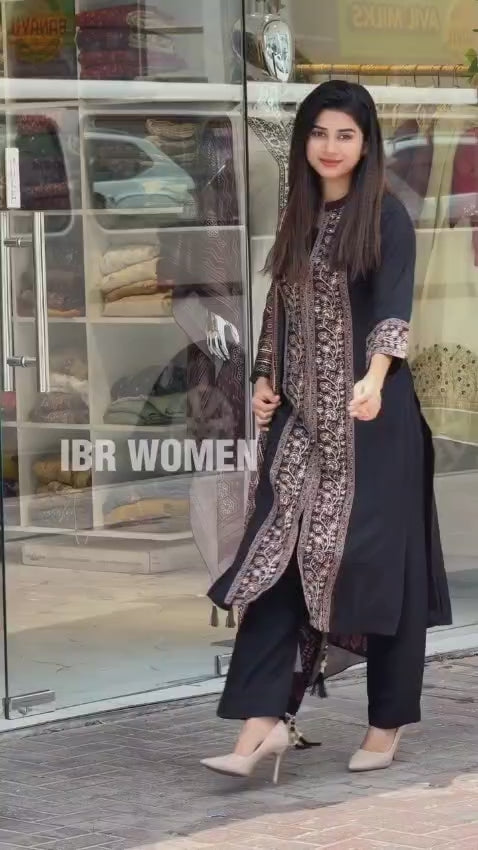 Liksha – A Signature pair with dupatta.